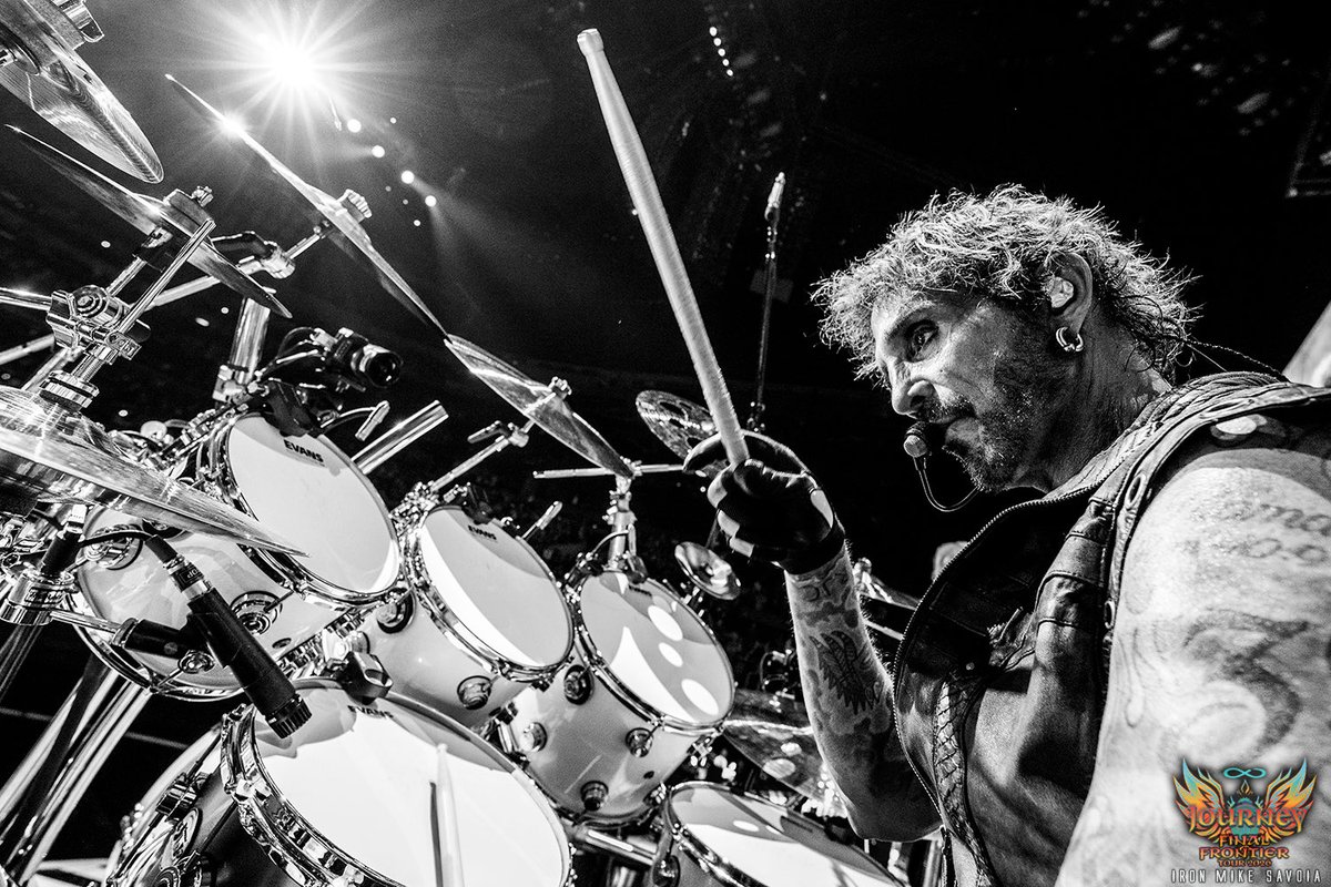 DeenTheDrummer's tweet photo. Happy Saturday😎 Giving the sticks a rest and these shots a little airtime!! Next stop SAINT PAUL, MN!!🤘🏻

📷 @ironmikesavoia https://t.co/SXdFnXHNOF