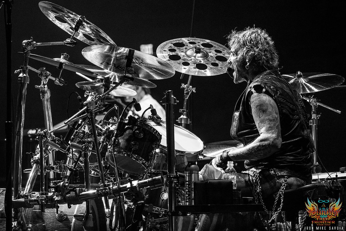 DeenTheDrummer's tweet photo. Happy Saturday😎 Giving the sticks a rest and these shots a little airtime!! Next stop SAINT PAUL, MN!!🤘🏻

📷 @ironmikesavoia https://t.co/SXdFnXHNOF