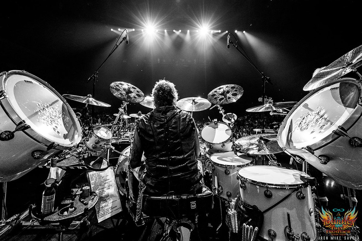 DeenTheDrummer's tweet photo. Happy Saturday😎 Giving the sticks a rest and these shots a little airtime!! Next stop SAINT PAUL, MN!!🤘🏻

📷 @ironmikesavoia https://t.co/SXdFnXHNOF