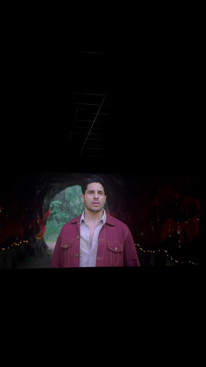 iDipak58's tweet photo. The performance feels very focused and controlled 🔥 Sid really stands out here! #SidharthMalhotra #TheVvaan @sidmalhotra https://t.co/A0kyHjMH0M