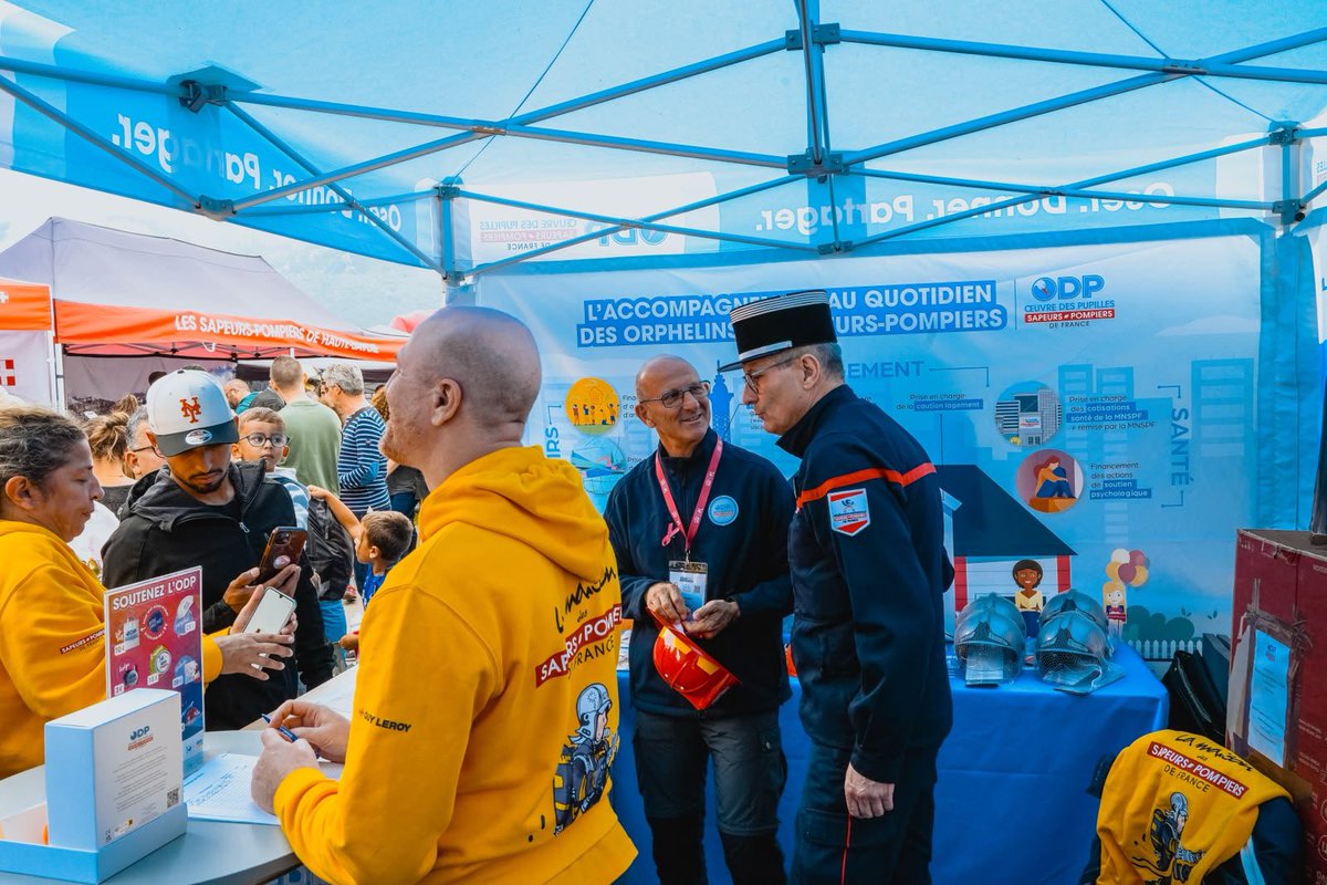 PompiersFR's tweet photo. #MSP2026| Dernier jour du @MONDIALSP2026 !

Vous êtes nombreux, petits et grands, à être venus nous rencontrer au Village des sapeurs-pompiers ❤️‍🔥

👉 Retrouvez-nous sur le stand @OdpPompiers  pour échanger avec nos équipes et découvrir nos actions 💙

👉 Faites aussi un passage par notre dispositif Caraheros. 🚒