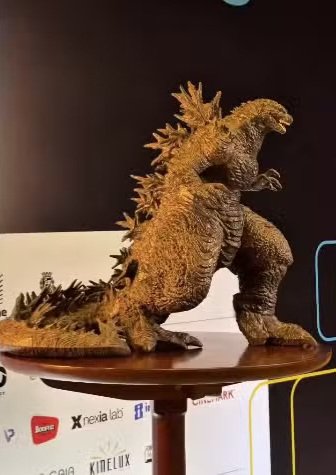 KaijuNewsOutlet's tweet photo. First look at a new #GodzillaMinusZero Brazil exclusive popcorn bucket by Golden Link. https://t.co/Cw9dWW3t7R