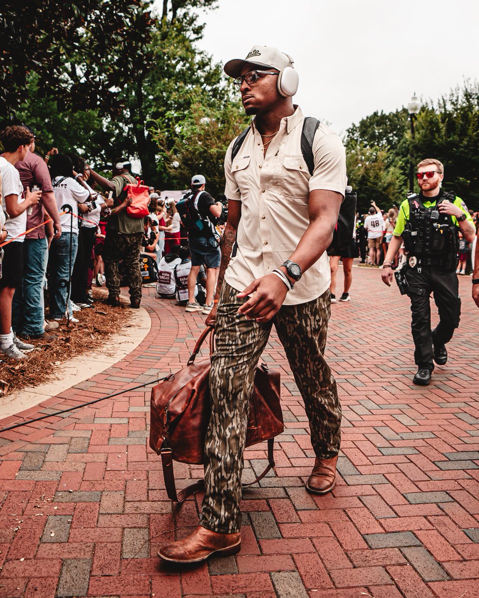 HailStateFB's tweet photo. Mississippi Made. 

#HailState x @bluedeltajeans https://t.co/VZFbCOkmYj