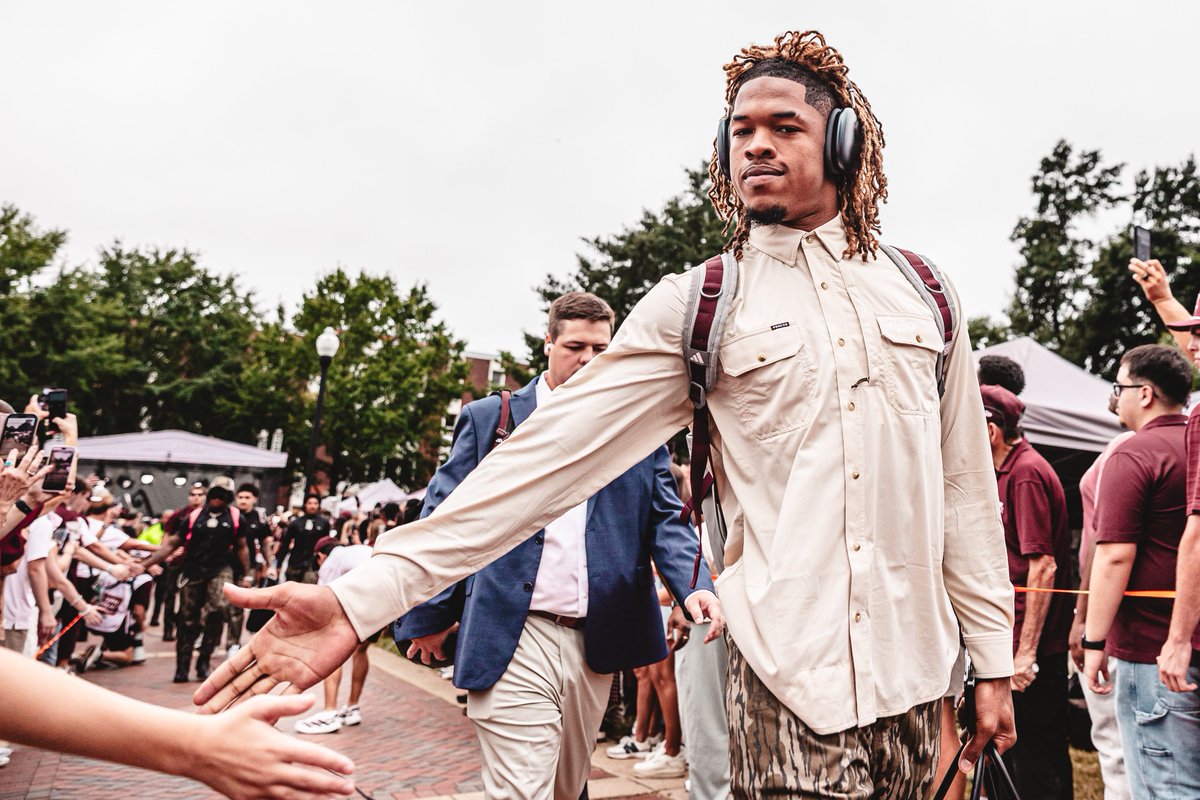 HailStateFB's tweet photo. Mississippi Made. 

#HailState x @bluedeltajeans https://t.co/VZFbCOkmYj