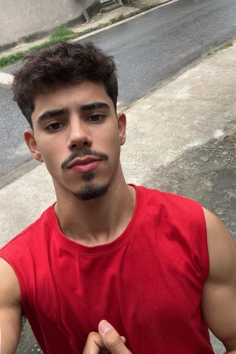 moustache98s's tweet photo. eu / minha colinha https://t.co/cR8rYzCGB3