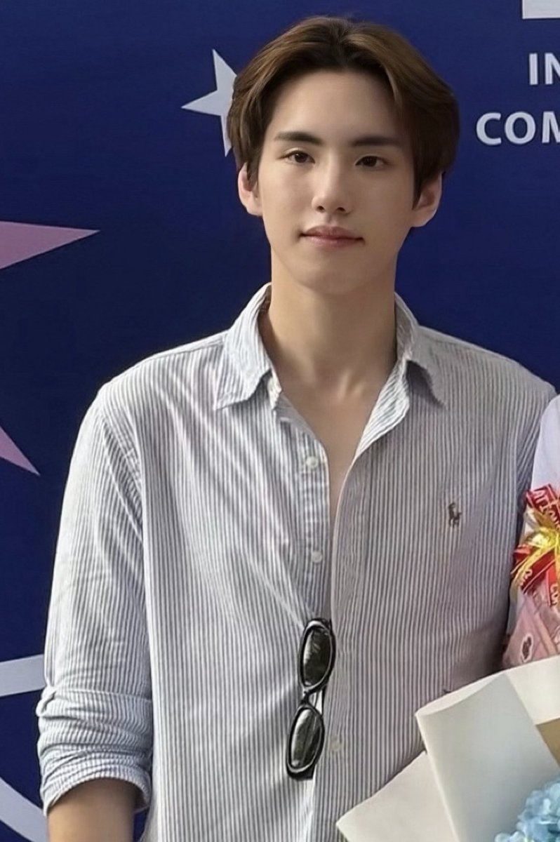 _iampingping's tweet photo. ทรงเฮียเติร์นมาก รุ่นนี้ถึงจะลุง แต่หล่อ รวย สปอร์ต ใจถึง พึ่งได้ แถมมีแฟนเด็ก สวย น่ารัก เอาแต่ใจ แต่ฮีไม่ว่าอะไร เพราะชอบเอาใจมากกว่า 🤧 https://t.co/uErdq4dXtK