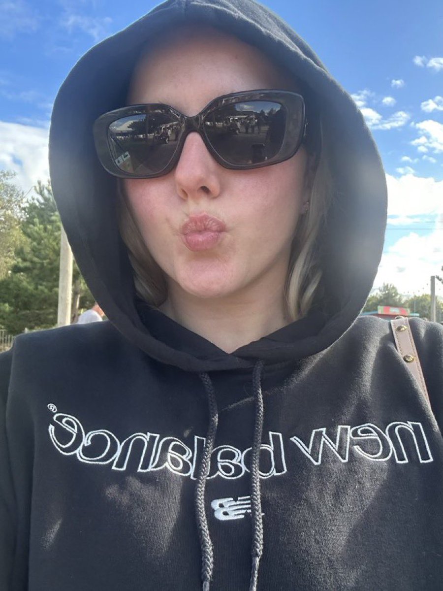 Bambigapir's tweet photo. Because I’m so famous this is how I sometimes have to dress like in public https://t.co/v9nvJBtDjF