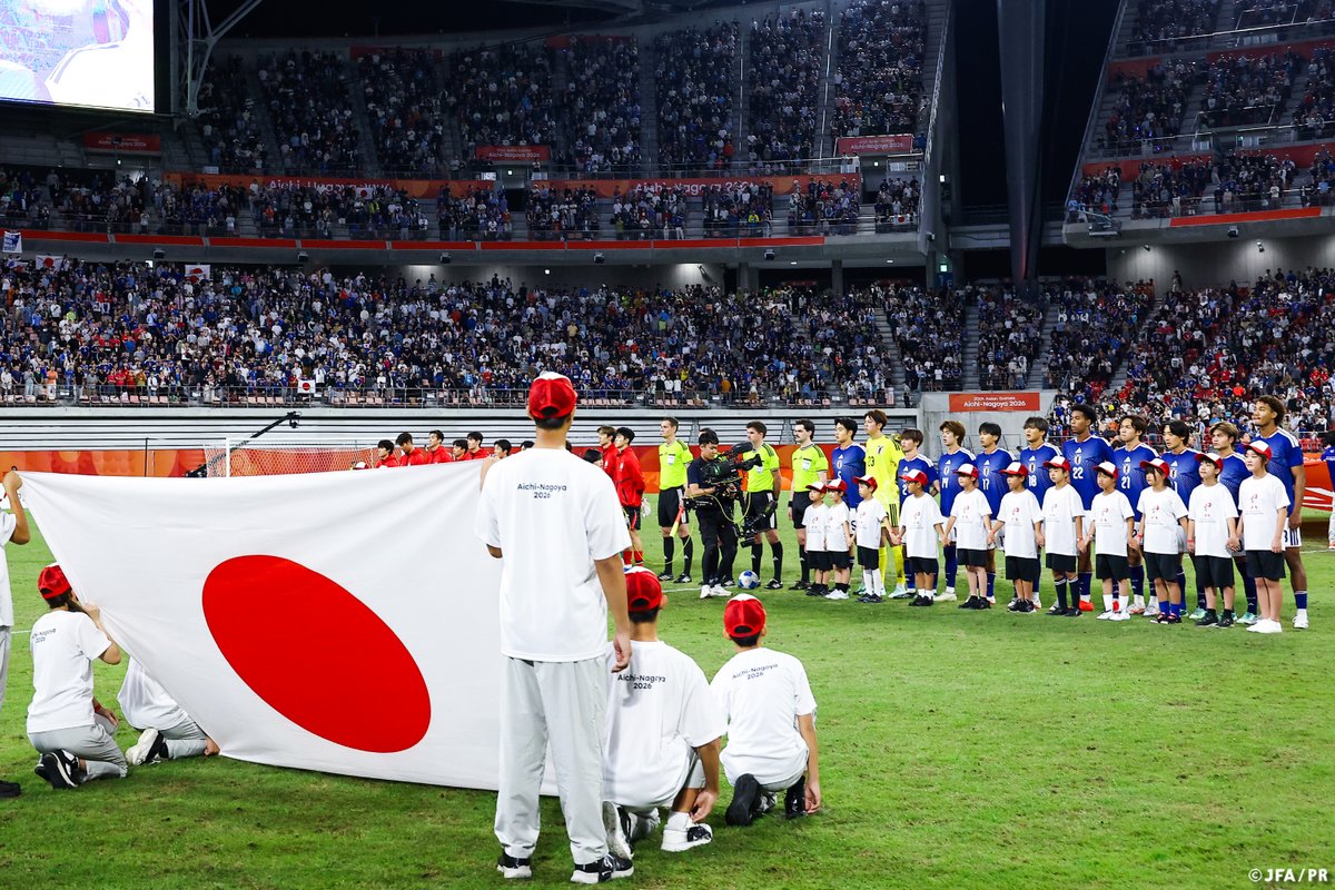 jfa_samuraiblue's tweet photo. 🔹U-21日本代表🔹

16年ぶりの優勝を目指した韓国との決勝戦🇯🇵🇰🇷
後半に先制点を許すも、その後は何度もゴール前に迫ります。
しかし最後までゴールネットを揺らすことができず、0-1で敗戦。
優勝まであと一歩届かず、銀メダルという結果となりました。

大会を通じて、たくさんのご声援をありがとうございました。
またそれぞれの場所で成長を続ける選手たちへ、より一層の後押しをよろしくお願いします。

@AsianGames_2026 #IPPO
#U21日本代表 #サッカー日本代表