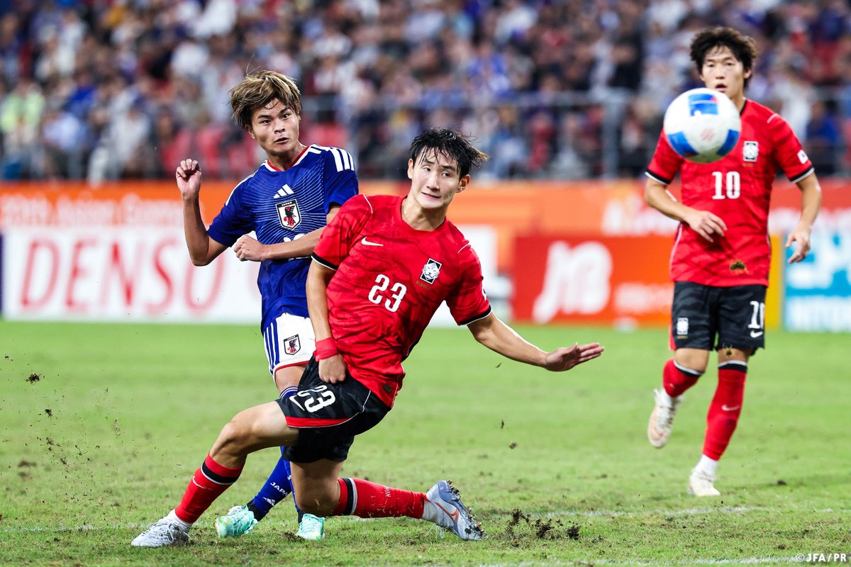 jfa_samuraiblue's tweet photo. 🔹U-21日本代表🔹

16年ぶりの優勝を目指した韓国との決勝戦🇯🇵🇰🇷
後半に先制点を許すも、その後は何度もゴール前に迫ります。
しかし最後までゴールネットを揺らすことができず、0-1で敗戦。
優勝まであと一歩届かず、銀メダルという結果となりました。

大会を通じて、たくさんのご声援をありがとうございました。
またそれぞれの場所で成長を続ける選手たちへ、より一層の後押しをよろしくお願いします。

@AsianGames_2026 #IPPO
#U21日本代表 #サッカー日本代表