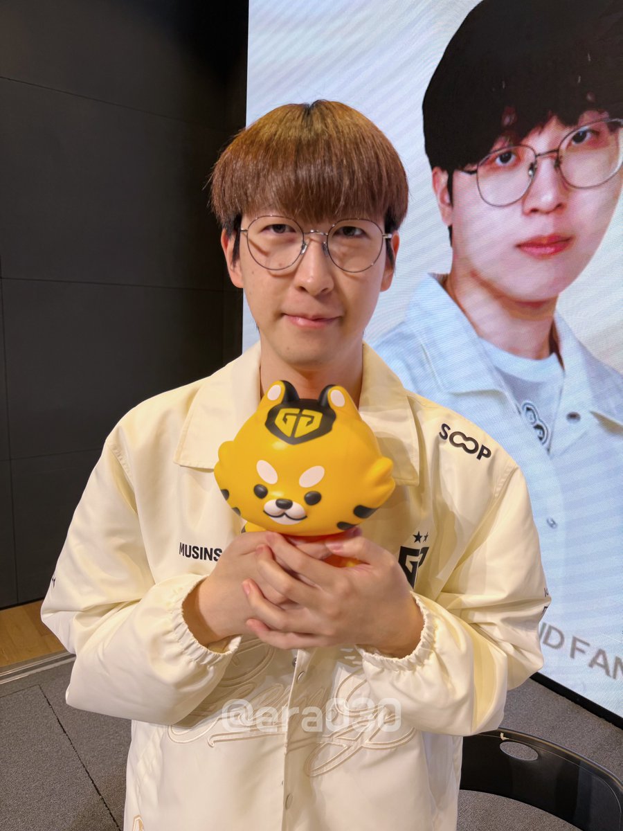 era030's tweet photo. 룰듀 젠랑이 안아..

#룰러 #Ruler #듀로 #Duro https://t.co/unz3G6Qshh