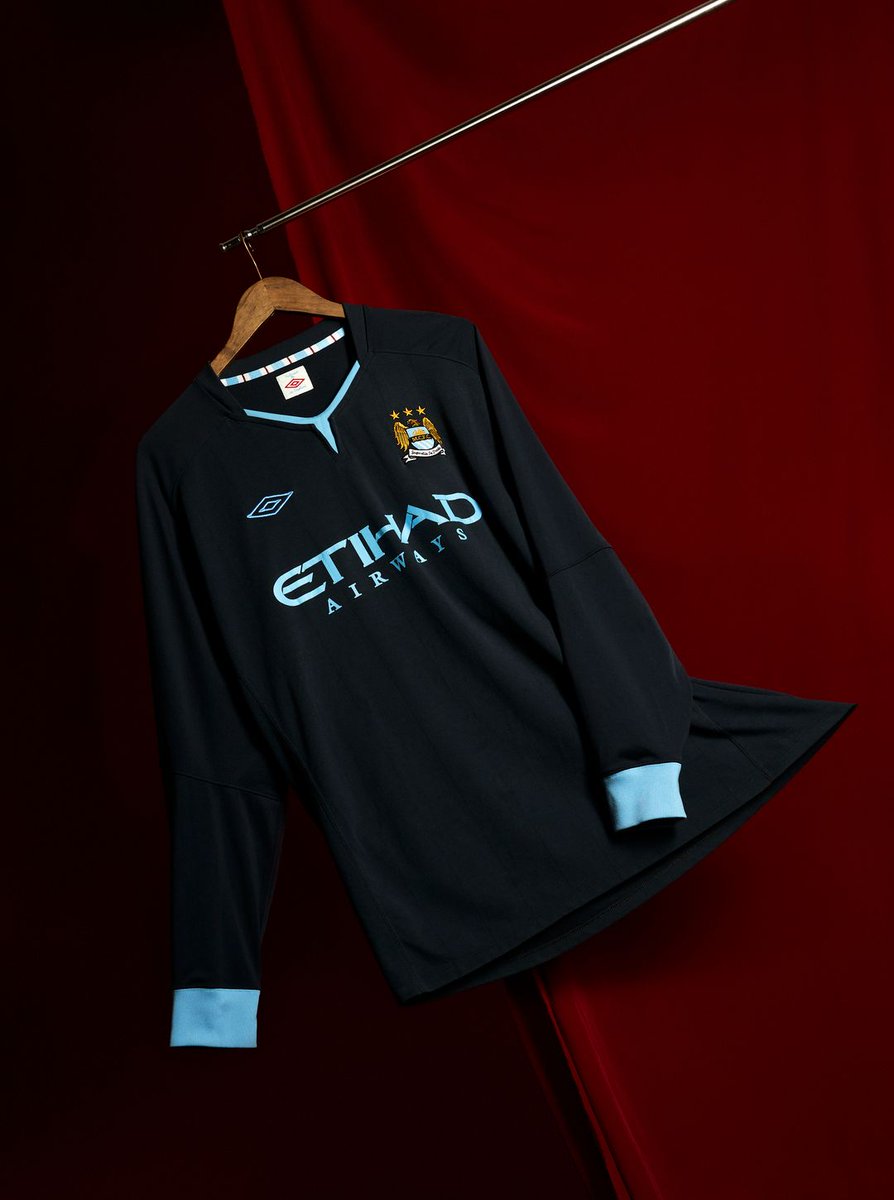 classicshirts's tweet photo. Manchester City 2010 Away by Umbro | Silva 🇪🇸 

Hitting the site on Monday at 14:00 (UK Time) in a size XL. https://t.co/Dph4TKNF2H