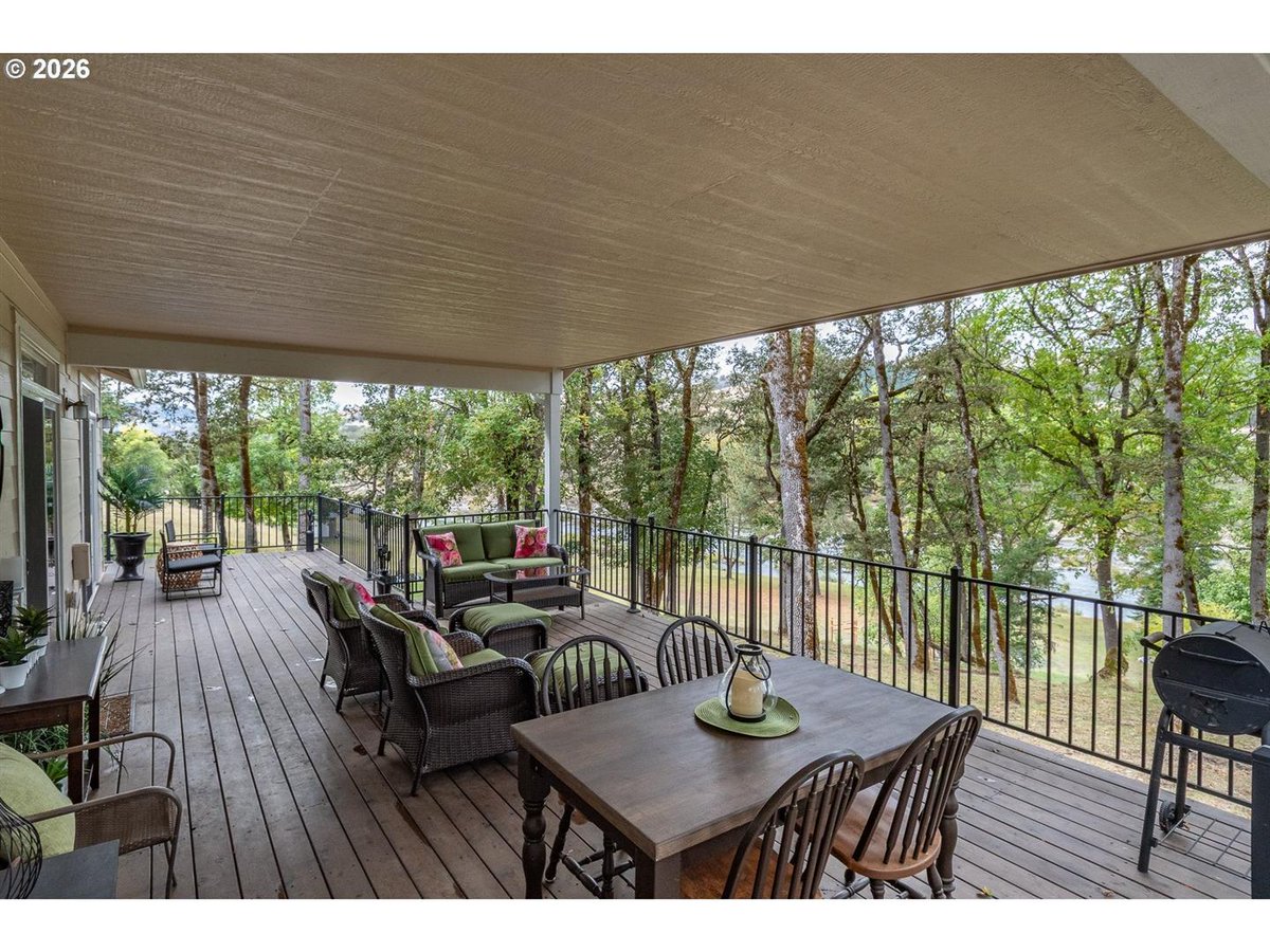 JulieBancroft5's tweet photo. Do you know someone looking for a home, or are you looking for a home? Check this one out!

Please reach out with any questions or if you'd like to know more details at 541-680-1484! https://t.co/u4CVCqOOIV