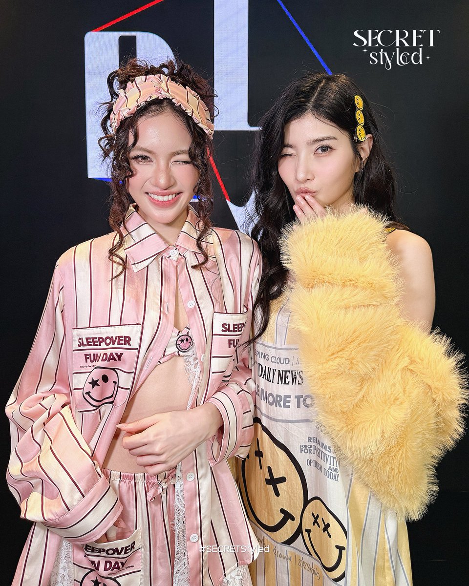 SECRET_Styled's tweet photo. #SleepingcloudTH
#SiamCenterBIFW2026
#BIFW2026
#tthomastc #kongjiro #thomaskong 
#Blejie #mable_siriwalee #pangjiewr
#theewave #tthi_eks #waavetnp 

ส่งภาพ “โทมัส-ก้อง-เมเบิ้ล-แป้งจี่-ธีร์-เวฟ” ในงาน SLEEPING CLOUD นิยาม Comfort สู่ Fashion Lifestyle พา “ชุดนอน” สู่แฟชั่นรันเวย์ ใน Bangkok International Fashion Week 2026 ร่วมกับ Siam Center ภายใต้คอนเซ็ปต์ “Chic & Comfort PJs” นำเสนอ 25 ลุคเล่าผ่านคอนเซ็ปต์ Your 7-Day PJs ชุดนอนสำหรับทุกวันของคุณ ด้วยนวัตกรรม ”ผ้าติดแอร์“ โครงสร้างผ้า LYOCOOLS วัสดุจากเส้นใยธรรมชาติแท้ Signature ของ Sleeping cloud  ด้วยมาตรฐาน CoolMode Label & Antibacteria Tested ที่ออกแบบมาเพื่อสวมใส่นอนโดยเฉพาะ ✨

#SECRETStyled