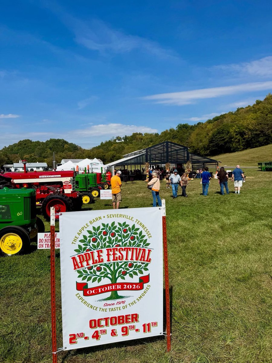 SevierFun's tweet photo. Stop by the Apple Barn in Sevierville to experience this year’s Apple Festival held this weekend and next weekend! 

The Apple Festival at The Apple Barn & Cider Mill is celebrating 50 years of growing apples in the Smokies with two weekends of live bluegrass, orchard wagon rides, farm demonstrations, antique tractors, family fun, cider, and all your favorite apple treats.

📅 October 2–4 & October 9–11
📍 Sevierville, Tennessee
🎟️ Free admission and free parking https://t.co/t26TN47Gb9