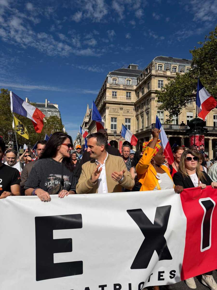 f_philippot's tweet photo. Quelle foule pour le FREXIT et pour la PAIX ! 
Pour la France libre ! 🇫🇷🇫🇷🇫🇷

À l’appel des Patriotes !

On les aura ! https://t.co/RhrTjcH07x