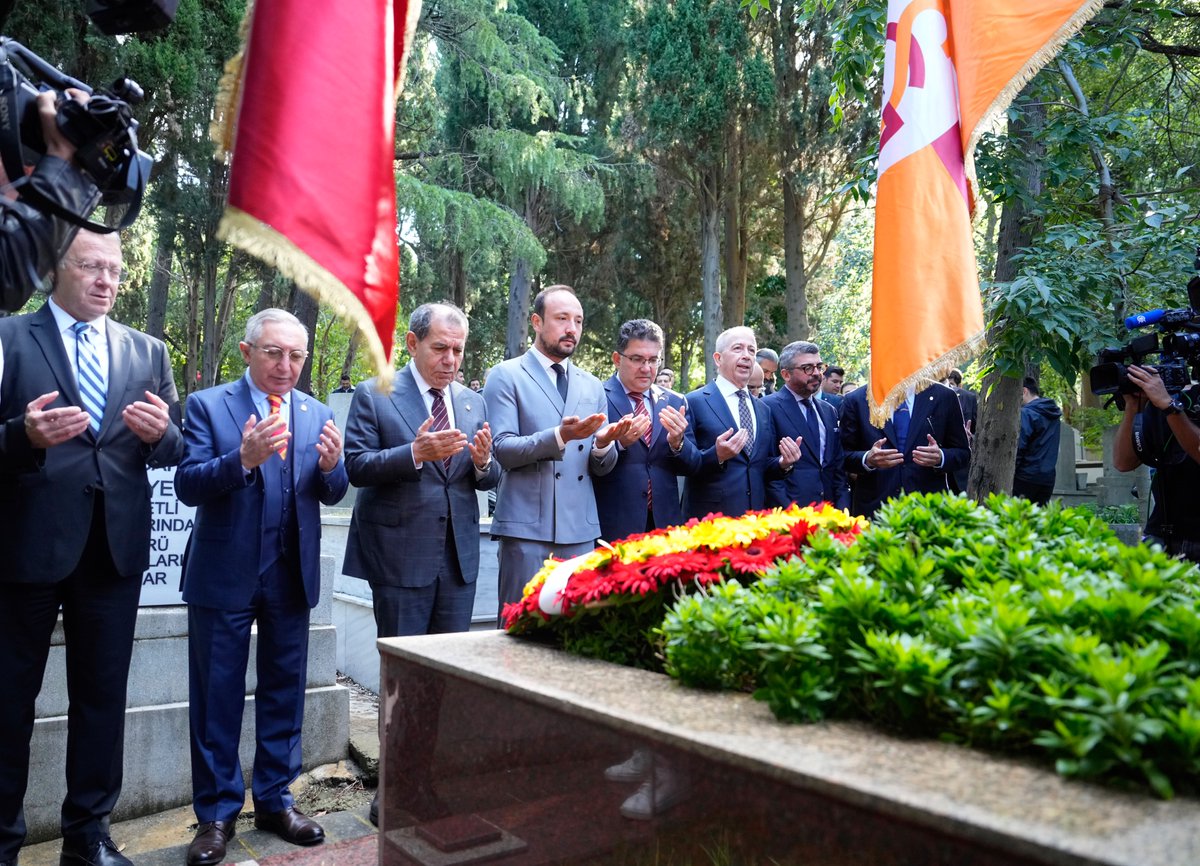 GalatasaraySK's tweet photo. Kulübümüzün Ali Sami Yen ve arkadaşları tarafından kuruluşunun 121. yıl dönümü kapsamında törenler gerçekleştirildi.

🔗 https://t.co/pH8PbLvFWd https://t.co/TAInMeSEEO