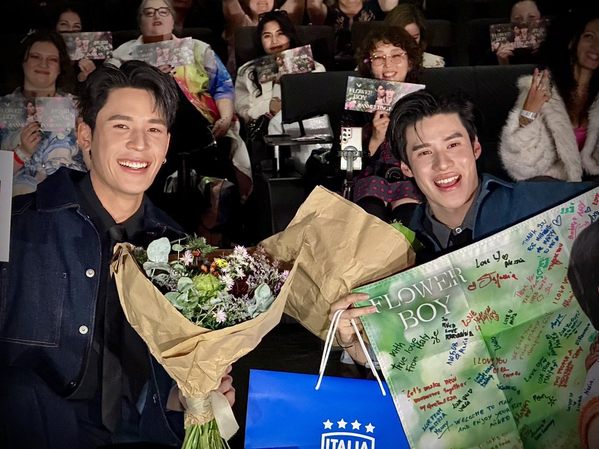 FlowerBoyTH's tweet photo. Grazie mille! 🙏🏻

ขอบคุณชาว PeoPle ของ PearlPeak
ที่มาเจอกัน… มาเป็นความสุขให้กัน..🤍🤍
รวมถึงทีมหน้าจอที่ส่งกำลังใจให้เพิร์ลพีคด้วยนะครับ

พี่ป๊าคุณบี๋แฮปปี้มากกกกก
@Pearlpooo @peakpeemapol 

PEARLPEAK FANMEET IN MILAN 

#PearlPeakFM_Milan
#pearlpeak #เพิร์ลพีค https://t.co/gJvOoCLDKc