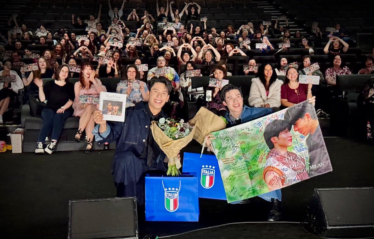 FlowerBoyTH's tweet photo. Grazie mille! 🙏🏻

ขอบคุณชาว PeoPle ของ PearlPeak
ที่มาเจอกัน… มาเป็นความสุขให้กัน..🤍🤍
รวมถึงทีมหน้าจอที่ส่งกำลังใจให้เพิร์ลพีคด้วยนะครับ

พี่ป๊าคุณบี๋แฮปปี้มากกกกก
@Pearlpooo @peakpeemapol 

PEARLPEAK FANMEET IN MILAN 

#PearlPeakFM_Milan
#pearlpeak #เพิร์ลพีค https://t.co/gJvOoCLDKc