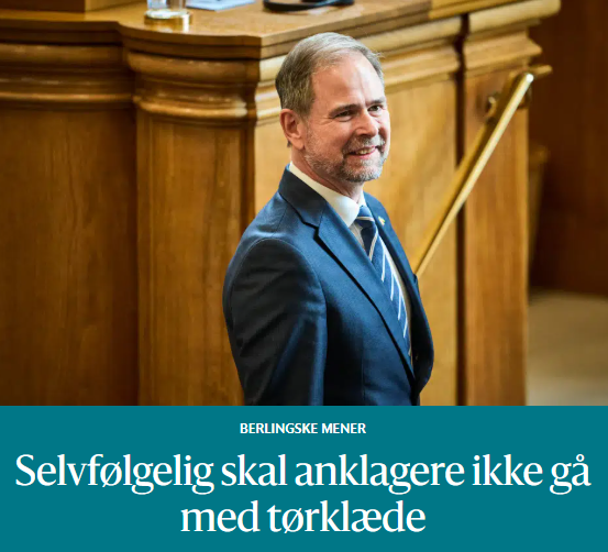 M_K_Petersen's tweet photo. JEG MENER
A selvfølgelig skal dommere og anklagere gå klædt som loven er nu. Stop nu den leflen for svinehunden og dens populistiske broder.
Og det hele skyldes.. EN person... #StramOp
#BorgerligtBavl #Muslimbashing
#SoMe #DKpol #DKMedier https://t.co/atOFZEtwPA