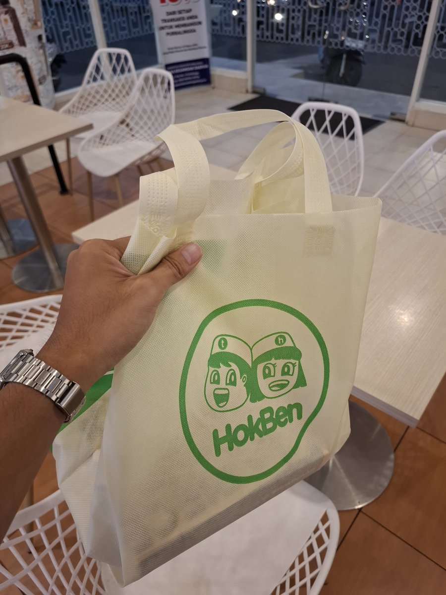Aprilvibess's tweet photo. emg rejeki anak sholeh si, gada angin ga ada ujan dibeliin makan sama pizza seloyang sama mamahnya ceweku, wow terimakasih https://t.co/0P6l0PPXmS