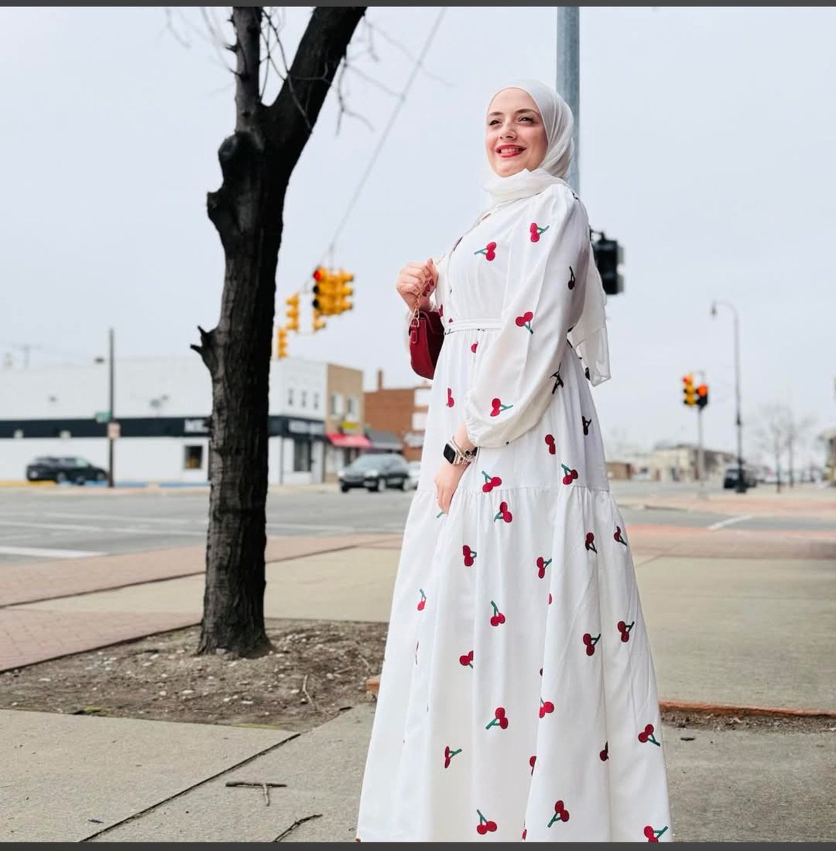 MiriamAlRadi's tweet photo. Do you like the taste of cherries? 🍒

#hijabi #muslima #hijab #hijabimodel https://t.co/XbdNXVygOJ