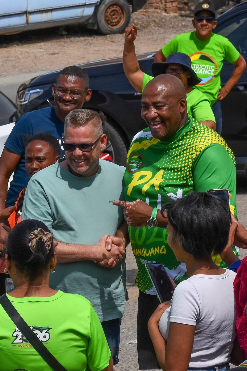 OnsBaizaNie's tweet photo. Pres. @GaytonMcK on the ground in Montagu, Western Cape 🇿🇦💚

Walking the streets, meeting residents and listening to their concerns, while reminding eligible voters to apply for their Special Vote before the 12 October deadline.

The work continues. Ons Baiza Nie! 💚🔥 https://t.co/15xBH2qTuT