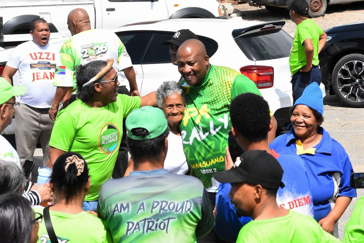 OnsBaizaNie's tweet photo. Pres. @GaytonMcK on the ground in Montagu, Western Cape 🇿🇦💚

Walking the streets, meeting residents and listening to their concerns, while reminding eligible voters to apply for their Special Vote before the 12 October deadline.

The work continues. Ons Baiza Nie! 💚🔥 https://t.co/15xBH2qTuT