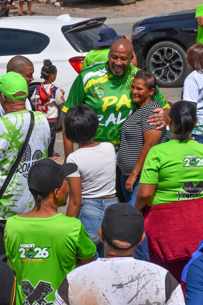 OnsBaizaNie's tweet photo. Pres. @GaytonMcK on the ground in Montagu, Western Cape 🇿🇦💚

Walking the streets, meeting residents and listening to their concerns, while reminding eligible voters to apply for their Special Vote before the 12 October deadline.

The work continues. Ons Baiza Nie! 💚🔥 https://t.co/15xBH2qTuT