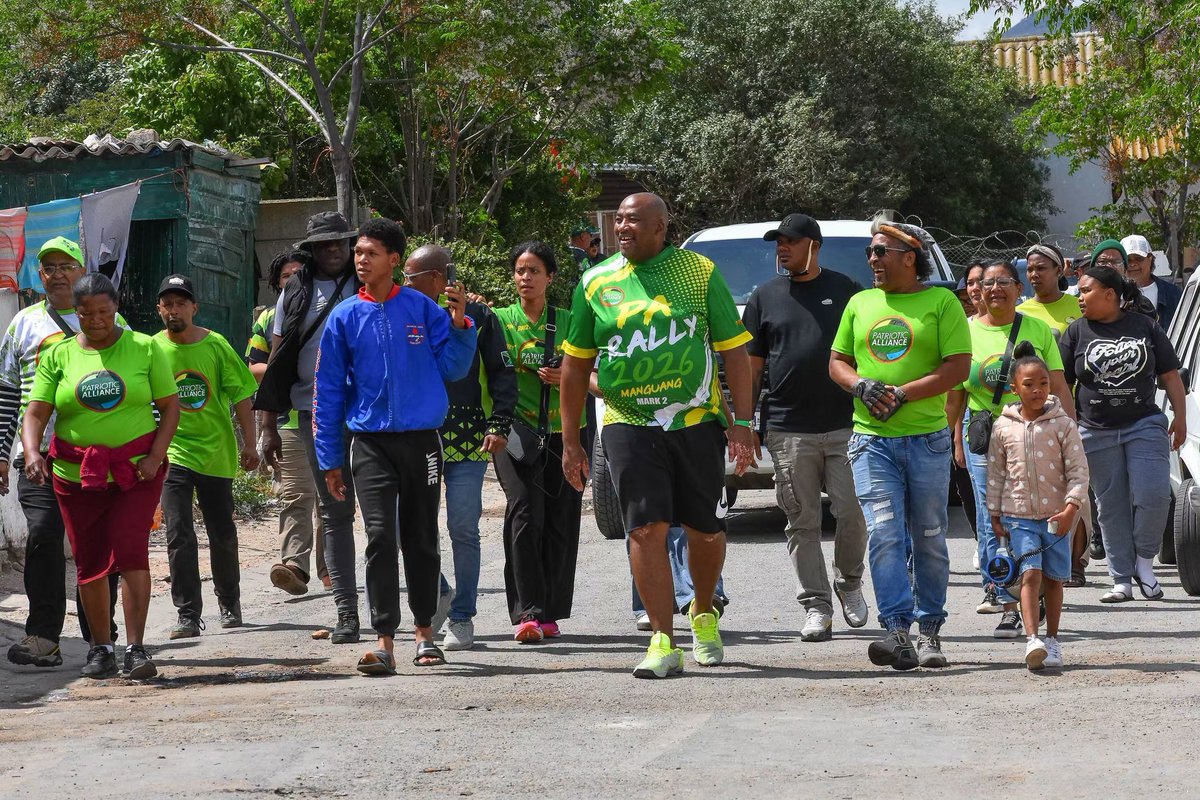 OnsBaizaNie's tweet photo. Pres. @GaytonMcK on the ground in Montagu, Western Cape 🇿🇦💚

Walking the streets, meeting residents and listening to their concerns, while reminding eligible voters to apply for their Special Vote before the 12 October deadline.

The work continues. Ons Baiza Nie! 💚🔥 https://t.co/15xBH2qTuT