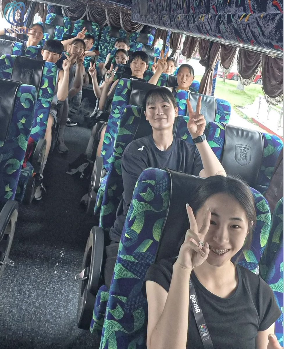 _longji7's tweet photo. 팀코 말레이시아 무사히 잘 도착.. 🥺

조별리그 경기 일정 
1차전 vs 뉴질랜드 : 10월 4일 15:00
2차전 vs 필리핀 : 10월 5일 15:00
3차전 vs 호주 : 10월 6일 12:30

많은 관심 부탁드립니다 💦💪🏻🔥 https://t.co/Hw1aFkIZ2A