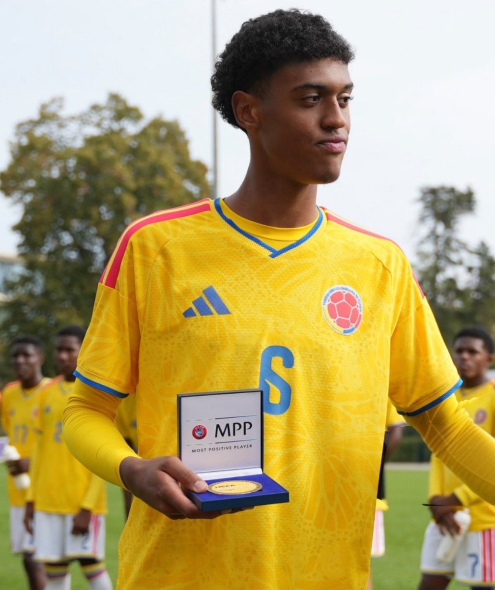 cesarmosquera__'s tweet photo. ✅🇨🇴 SEGUNDO MVP: Gira exitosa para Gorka Abascal Martínez con Colombia U17. 🔥

El mediocampista que cumplió 16 años recientemente fue titular nuevamente con Brasil y el MVP del partido.

De Real Madrid a Colombia regalando una categoría. 

Gran presente. 💎 https://t.co/OzknWZjAPN