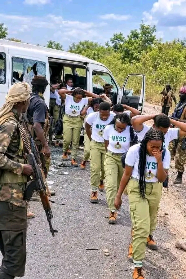 ParallelFacts's tweet photo. Terrorists Demand ₦950m Ransom for 19 Abducted NYSC Members in Imo https://t.co/DAMtp30h2X https://t.co/NurSgPbHfJ