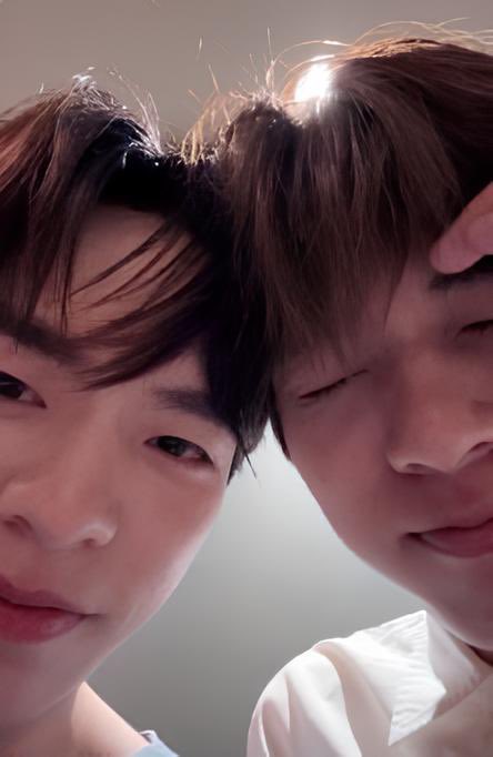 teeporneverdie's tweet photo. รูปแรกคอลหาแก๊งแฟนบอย รูปสองรูปสามคอลหาเก่งน้ำปิง แล้วตี๋ตี๋ป๋อหัวจุ่มกันตลอดทุกรอบเลย มานห่างกันไม่ได้เลยอะ 😗 https://t.co/TfWiOb7HnP