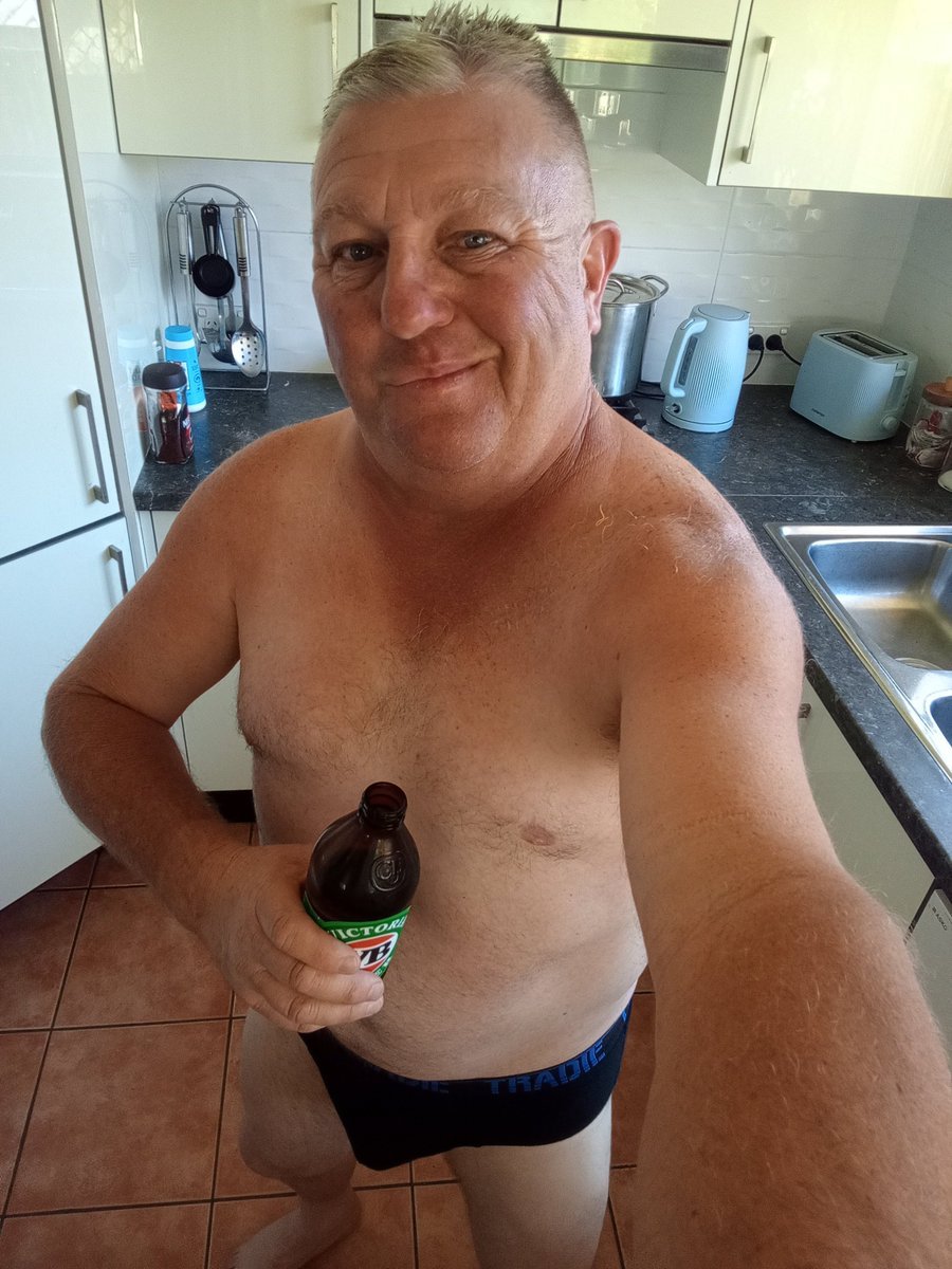 Nicolasben304's tweet photo. Just got home from work and having a Beer 🍻 https://t.co/WIcji8m3Ha
