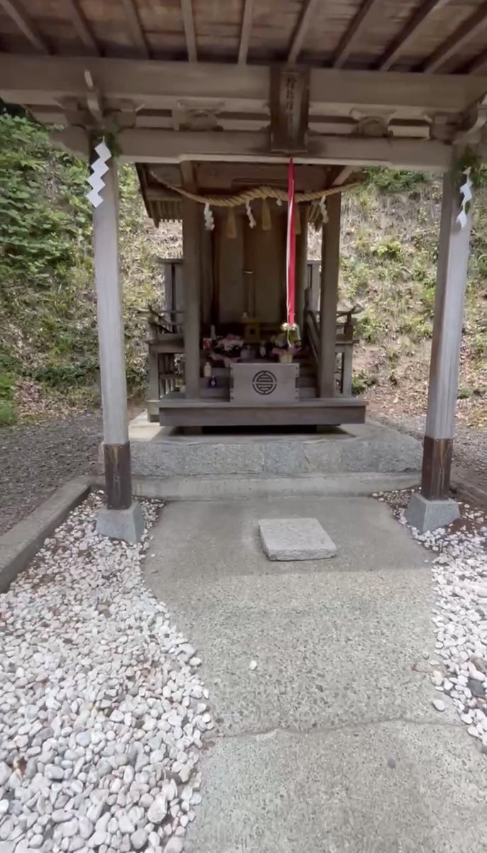 naniwarekishi's tweet photo. 呼ばれた人しか辿り着けない？？岡山県津山市加茂町のサムハラ神社奥之宮。HPによるとサムハラを伝えると謂れあるも年紀不詳、恐らくは中世の日詰城の域内に斯様の守護祠の在ったものかと推測されている。田中富三郎氏のお陰で今日も、そして大阪でもお参りができる事に感謝。 https://t.co/ogiQoewXRA