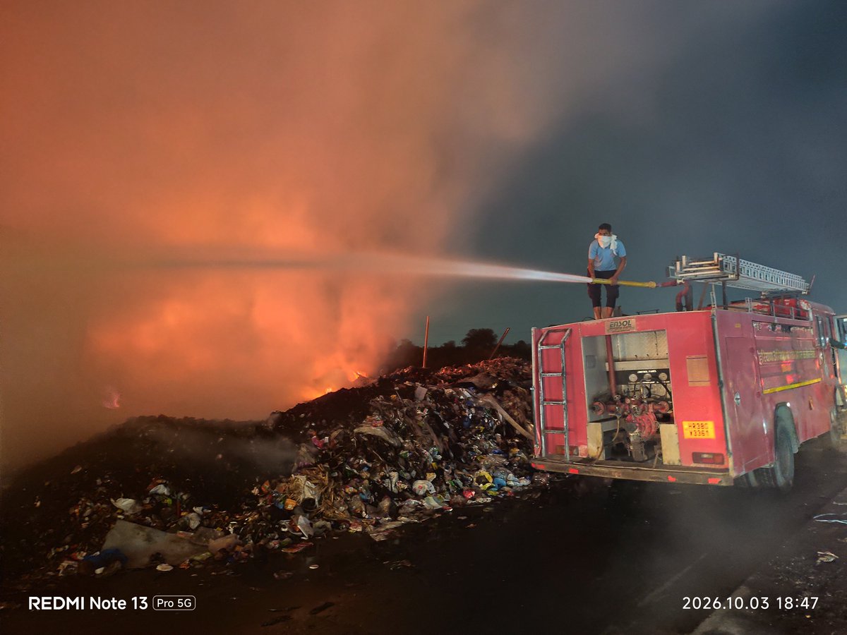 FbdExpress's tweet photo. @cmohry @FaridabadRegion
@MCF_Faridabad
लापरवाही या कुछ और?
कई दिनों से ऐत्मादपुर के कूड़े के खत्ते को लेकर फरीदाबाद प्रशासन को चेताया जा रहा था। कूड़ा सड़क तक फैल गया, लेकिन संज्ञान नहीं लिया गया। अब उसी कूड़े में भीषण आग लग गई।
NGT के निर्देशों के बावजूद ऐसी स्थिति क्यों? https://t.co/YsXAv1UFiS