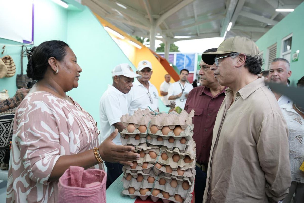 RodriguezAmayaM's tweet photo. Durante el gobierno de @petrogustavo se fortalecieron las organizaciones campesinas y comunitarias del sur de la Guajira. Se crearon redes agroalimentarias en San Juan del Cesar, donde entregamos a la comunidad un Punto de Abastecimiento Solidario #Pas .  La decisión de revocar áreas de protección agropecuaria es una cachetada de Abelardo a la gente de la economía popular, campesina y solidaria del sur de la Guajira.

Con esta decisión, se desprotege la producción de alimentos, se le da vuelo a la minería y se incrementará la pobreza del campesinado y los pueblos indígenas. Hay que defender la reforma agraria que inició el gobierno del cambio.