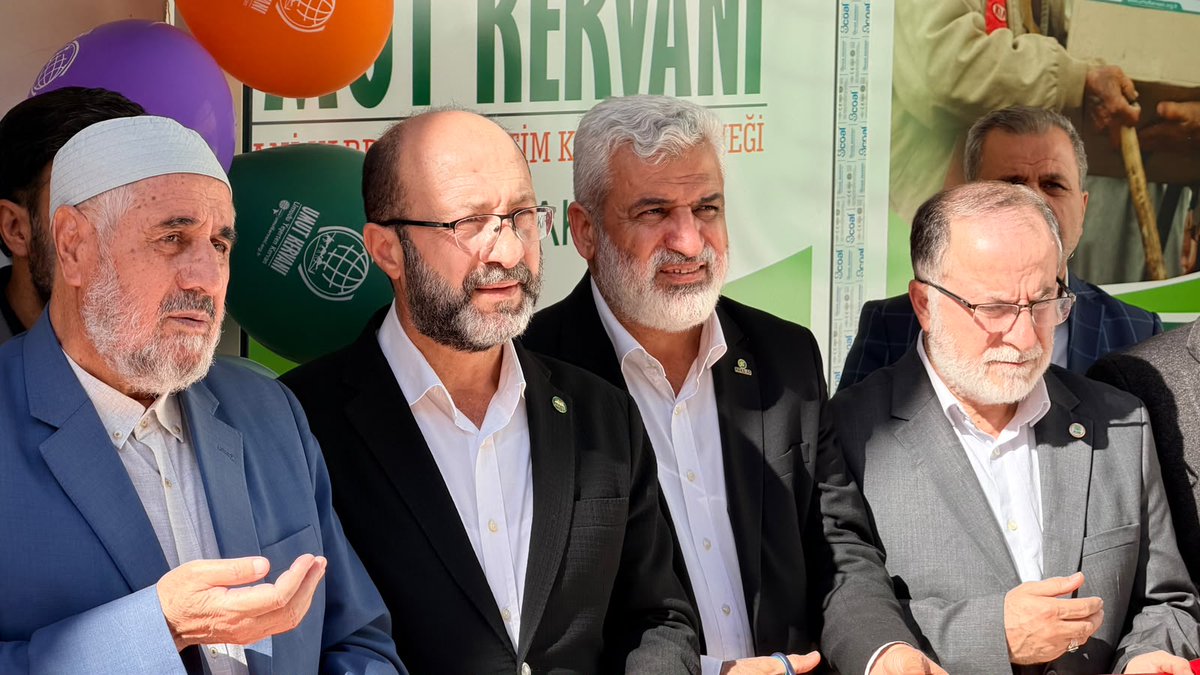 VedatTurgut's tweet photo. Bugün Diyarbakır’da, Umut Kervanı’nın ihtiyaç sahibi ailelerimizin kimseye mahcup olmadan, çocuklarıyla birlikte kendi ihtiyaçlarını seçerek karşılayabilmeleri amacıyla hayata geçirdiği Sosyal Market’in açılışına katıldım.

Yardımın en güzeli, insanın elinden tutarken onurunu da gözetendir. Bu güzel hizmette emeği geçen, katkı sunan ve hayra vesile olan herkesten Allah razı olsun.

Sosyal Market’in Diyarbakır’ımıza ve ihtiyaç sahibi kardeşlerimize hayırlı olmasını diliyorum.