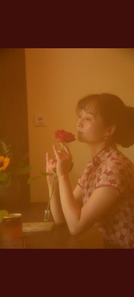 Deniset87380436's tweet photo. 教师老妈在家忍不住寂寞了，内裤也不穿根本不把儿子当男人看 这样的骚逼妈妈的小穴和骚奶头 好想操进去看的儿子鸡巴都充血了 兄弟们你们妈妈在家也这么随意嘛 ，喜欢母子乱伦可以一起加群交流分享。
#恋母 #绿母 #熟女 #乱伦 #绿妈 #母子 #妈妈 #骚妈 https://t.co/O8x1rylwSc