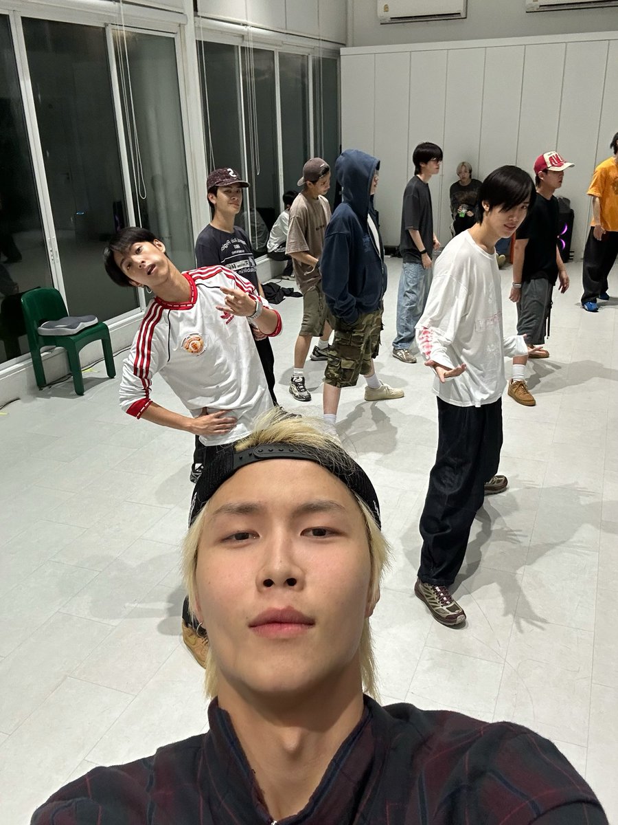 Jungyippy's tweet photo. ซ้อมเต้นครับ https://t.co/sxdfJPex9n