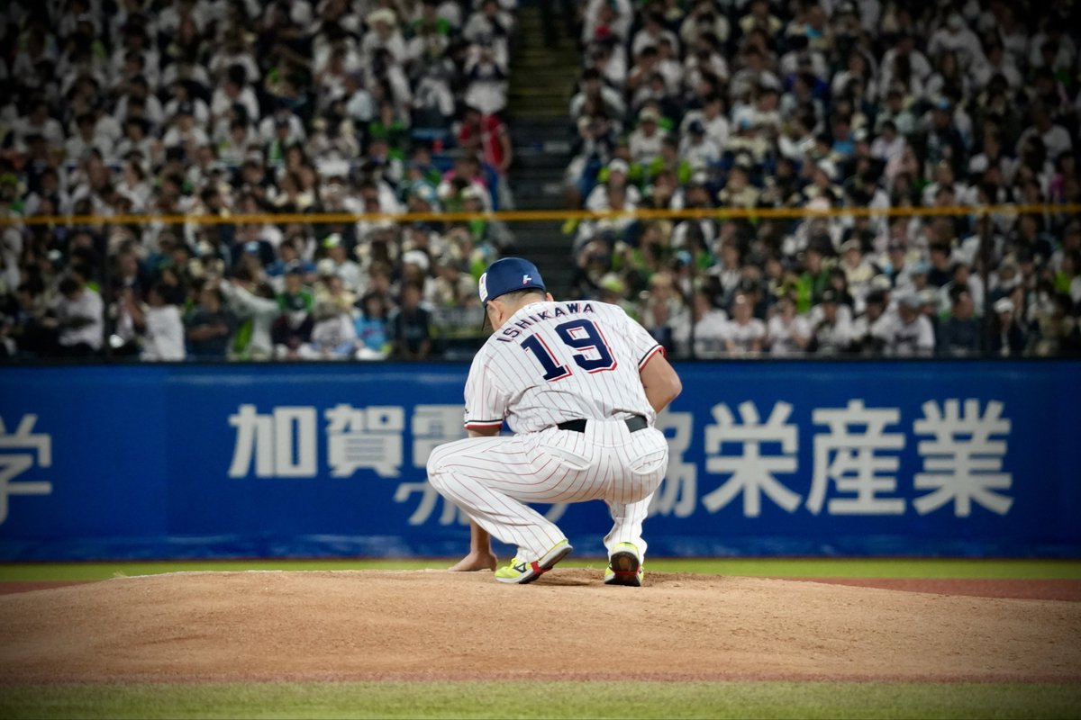 jingu_stadiumpr's tweet photo. 25年間守り続けたマウンドに優しく別れを告げました。
小さな大投手。永遠のヒーロー。夢をありがとうございました😭

#石川雅規 投手 #swallows #神宮球場 https://t.co/OTk5hHOlGH