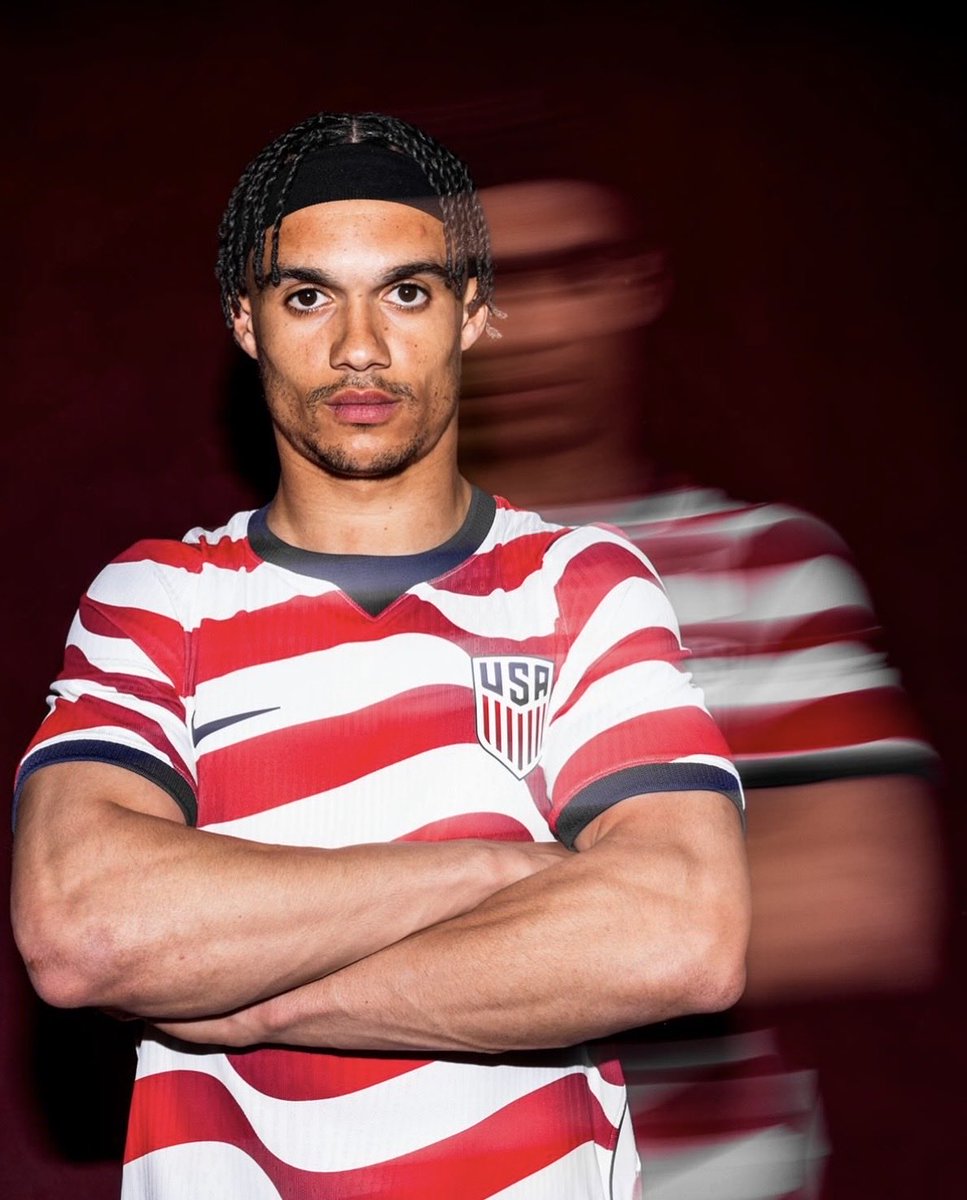 USMNTDaily_'s tweet photo. Matchday vs Mexico in the stripes kit! 🇺🇸 #USMNT https://t.co/GDYMuY3Bni