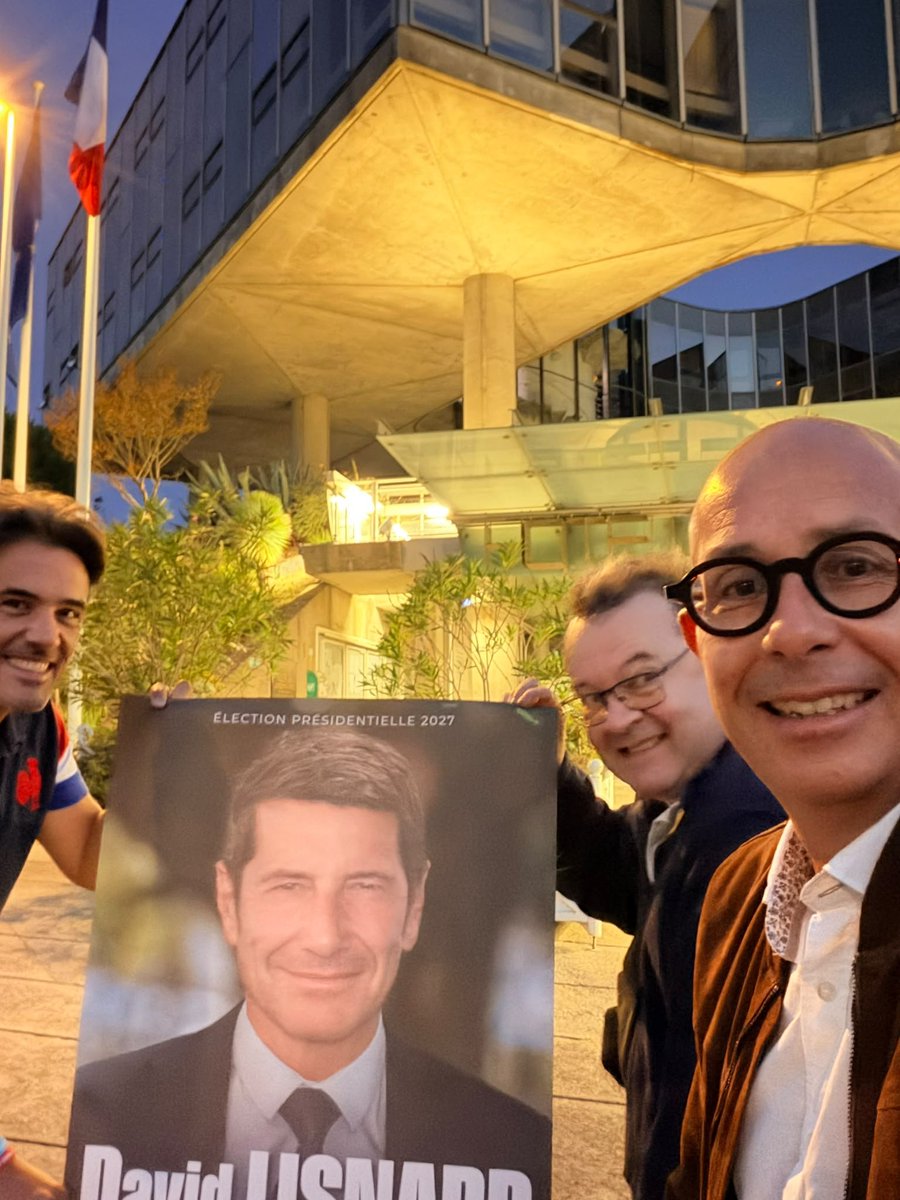 anzyleduc's tweet photo. @villedeguerande ce matin : tractage au marché, collage sur la Presqu’île… et toujours la même énergie !

Les Nouvelles Énergies sont sur le terrain pour faire connaître les idées et la démarche de @davidlisnard.

La dynamique est là. On continue ! 🇫🇷

#2027
@Nouv_Energie https://t.co/DvArXpcEhi