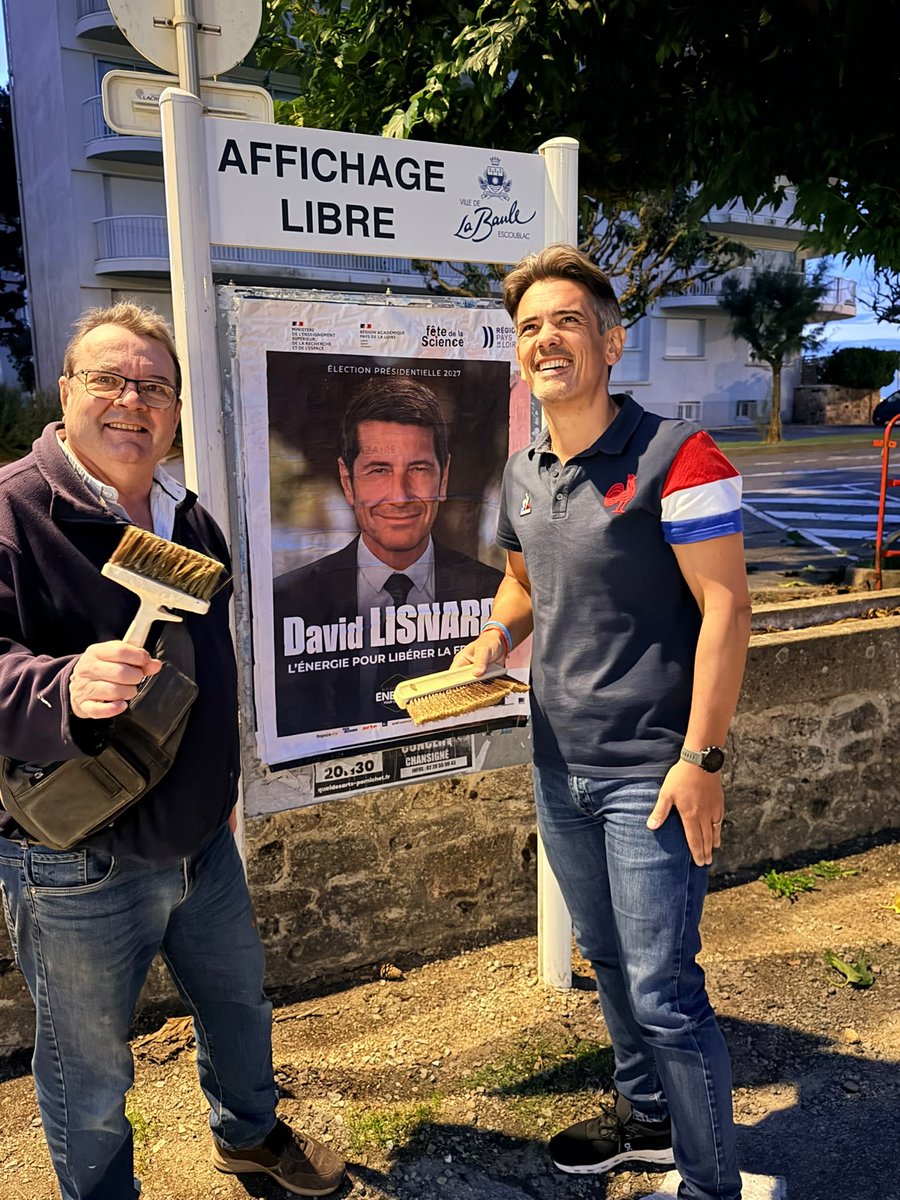 anzyleduc's tweet photo. @villedeguerande ce matin : tractage au marché, collage sur la Presqu’île… et toujours la même énergie !

Les Nouvelles Énergies sont sur le terrain pour faire connaître les idées et la démarche de @davidlisnard.

La dynamique est là. On continue ! 🇫🇷

#2027
@Nouv_Energie https://t.co/DvArXpcEhi