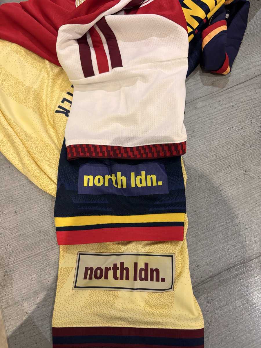 tswiftawfc's tweet photo. sleeves got an upgrade https://t.co/VSWu2VhY7L
