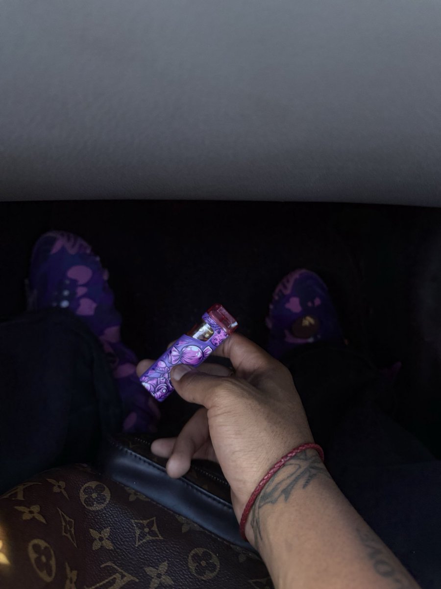 Jcsinterlude's tweet photo. Bape crocs>>>>>>>> https://t.co/hRqNMDniYk
