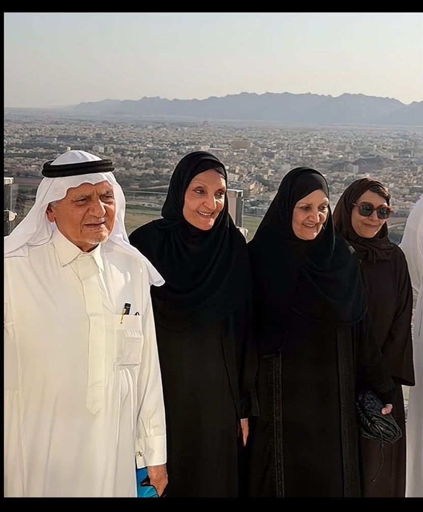 plzdontbein's tweet photo. #٢٠٣٠_بلا_نقاب3 https://t.co/qX0Fe2OVnd
