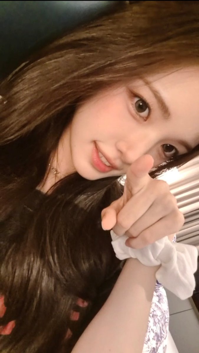yuhapast's tweet photo. 251004 위버스 포스트

#Hearts2Hearts #하츠투하츠 #H2H #YUHA #유하 https://t.co/AX4KXeK7kF