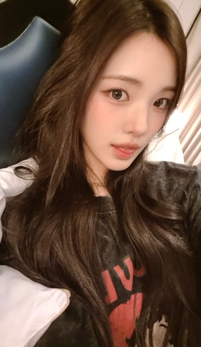 yuhapast's tweet photo. 251004 위버스 포스트

#Hearts2Hearts #하츠투하츠 #H2H #YUHA #유하 https://t.co/AX4KXeK7kF