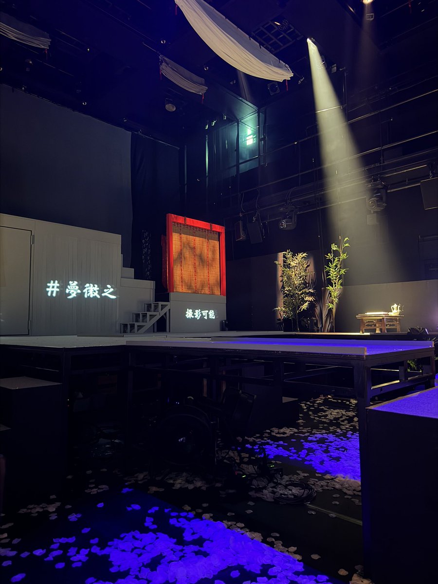 funvyizhi's tweet photo. 夢微之観てきました、すごく良かった！
白居易と元稹の知己としての絆、権力に屈せず民のために言葉を尽くす姿、そして離れ離れになってから書簡でしか想いを交わせない切なさが、本当に胸に迫ってきて、後半ずっと涙が止まらなかった…🥹

あの短い時間の中で、こんなに重く深い感情をここまで届けられる、つかささんと天寿さん、本当にすごかったです。

今回はこの一回しか観られないので、詩会まで参加できてうれしかった☺️
